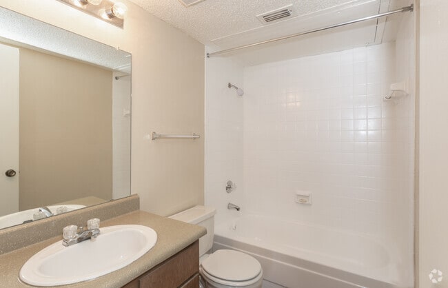 2BR 2BA - 952 SF - Park at Caldera