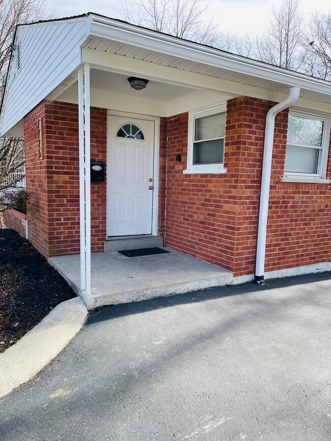 Photo - 7725 Bowen Ave