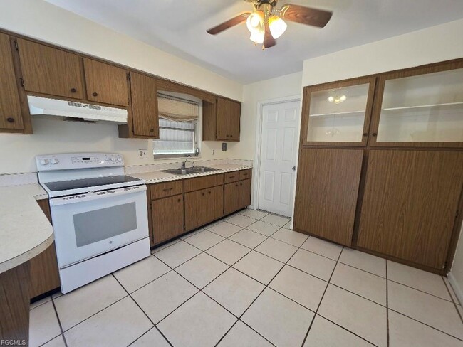 Photo - 1512 Huntdale St E