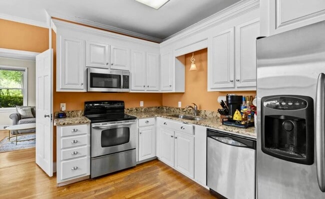 Photo - Student Friendly home in Cayce! Now Pre-Le...