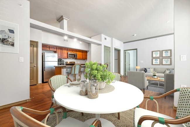 Building Photo - Lakeside Villas (Dallas) Rental