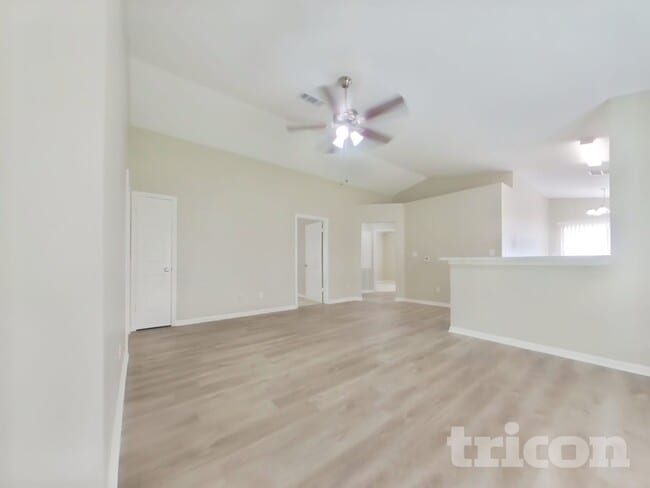 Photo - 3239 Kelling St
