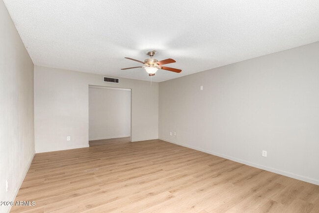 Photo - 103 E Del Rio Dr