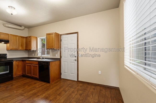 Photo - 2021 N Post St