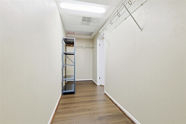 Photo - 2500 Mandell St