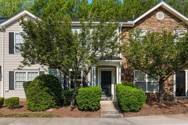 Building Photo - Newly Renovated 2 Bedroom Townhome! Great Location in Durham - Available Now!