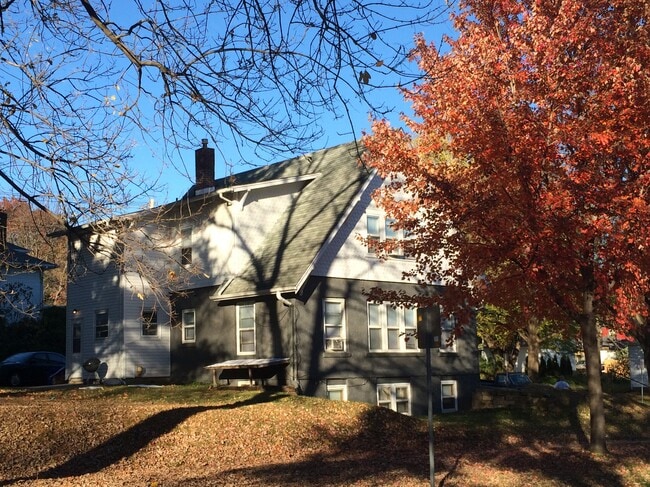 Building Photo - 701 N Gilbert St Unit 701 Rental