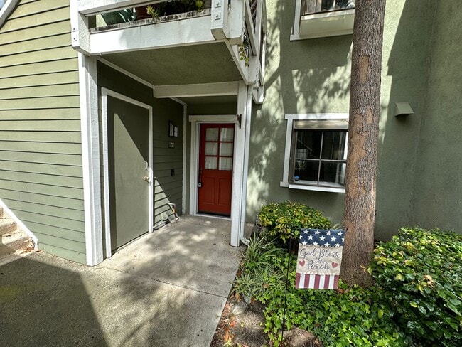 Building Photo - Morningside on the Lake Downstairs 1 Bedroom 1 Bath