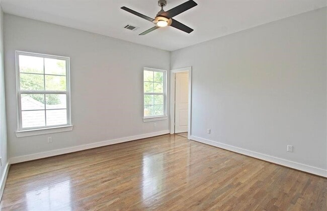 Photo - 2736 Cortlandt St