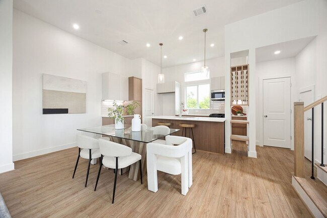 Photo - 1739 Mary St