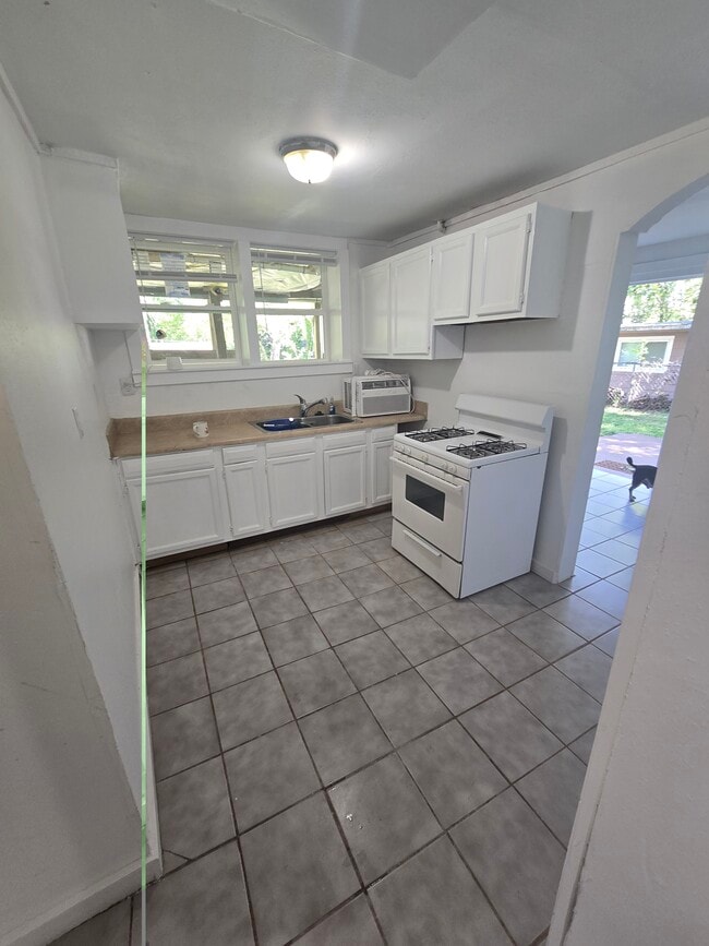 Building Photo - 1014 Moreland Ave SE Unit downstairs