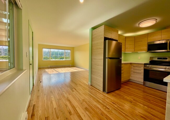 Building Photo - 2801 14th Ave W Unit 8