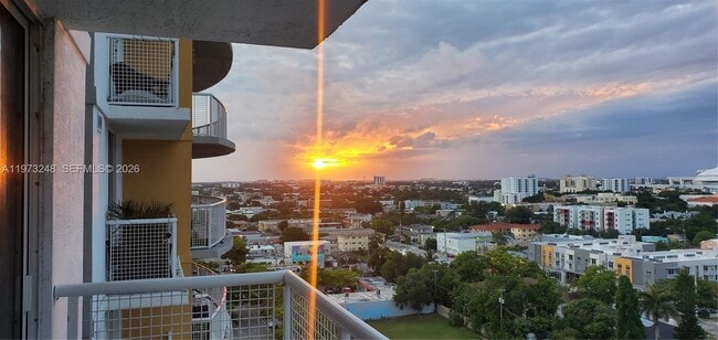 Photo - 900 SW 8th St Unidad 1408