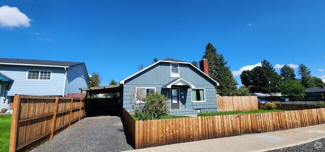 Building Photo - Charming 4 Bed, 2 Bath Home in Spokane! *S...