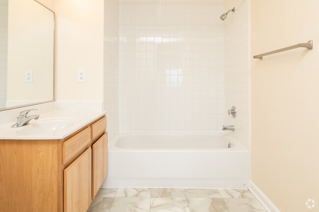 2BR, 2BA - 1,505SF - Primary Bathroom