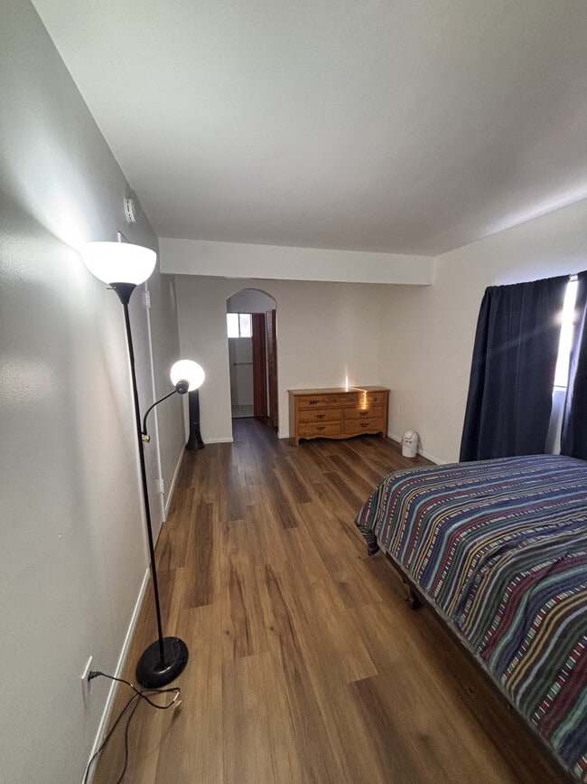 Building Photo - 15516 Flatbush Ave