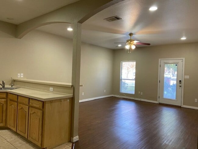 Photo - 300-306 East Main Street Unidad 306