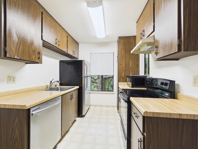 Photo - 1/1 Golden Oaks Condo for rent