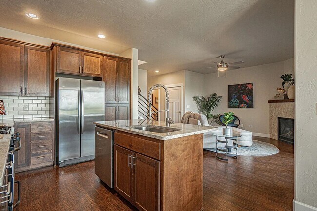 Photo - 3 Bedroom townhouse with stunning Ashland views! | Available Now