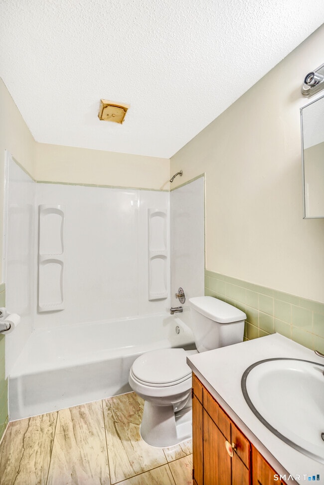 Photo - 364 Colonial Ave Unidad 7B