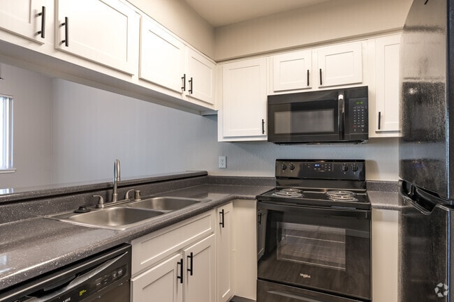 2BR, 1BA - 830SF - Kitchen