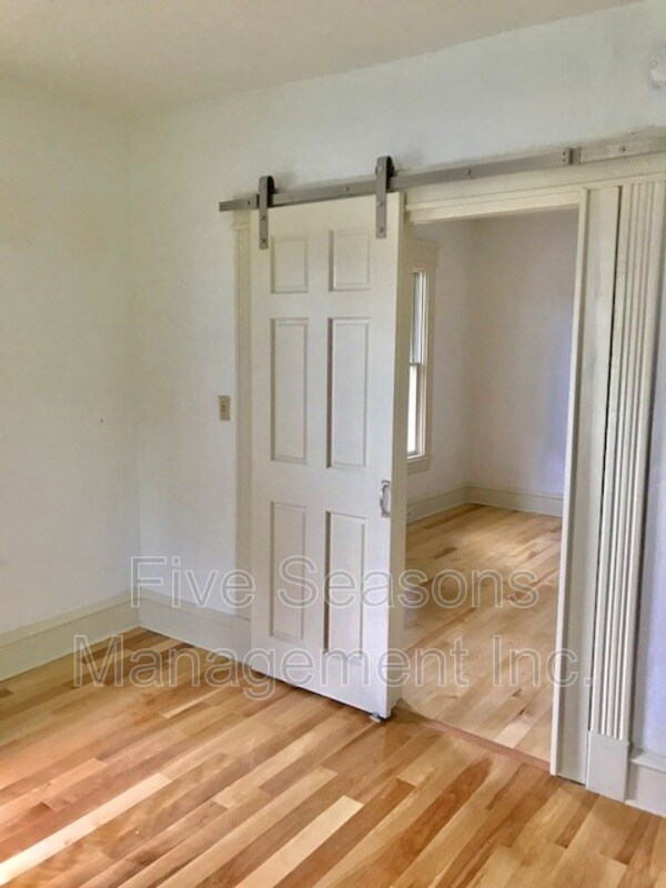 Photo - 392 St Paul St