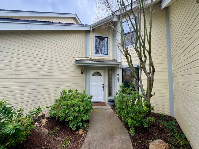 Photo - 983 E Foxhill Dr