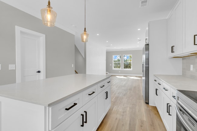 Photo - 2007 Arbutus Ave