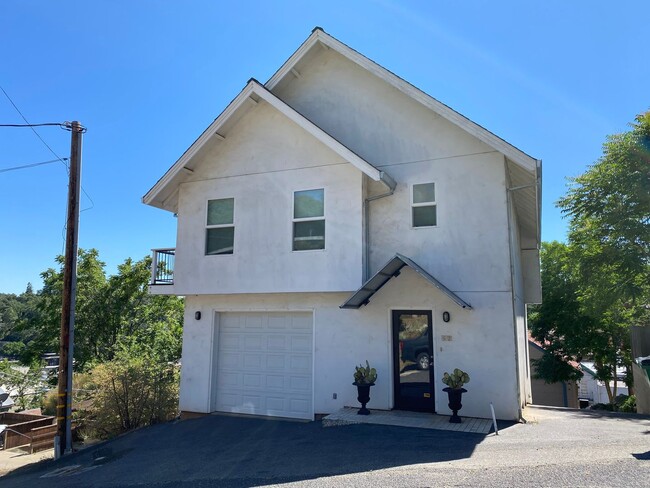 Building Photo - Oh my!!! Downtown Sonora!