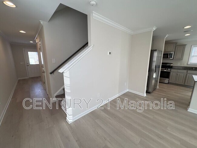 Photo - 815 Delta Ln