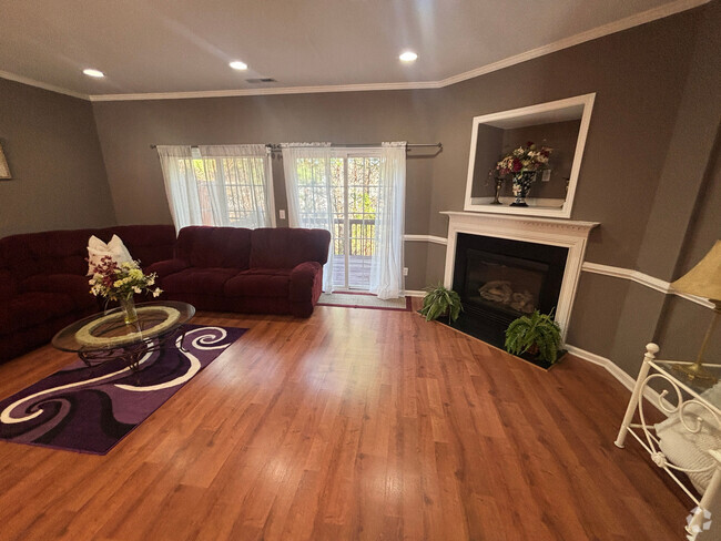 Building Photo - Room in Townhome on Linden Park Ln