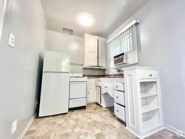 Building Photo - 141 N Hamilton Dr Unit G Rental