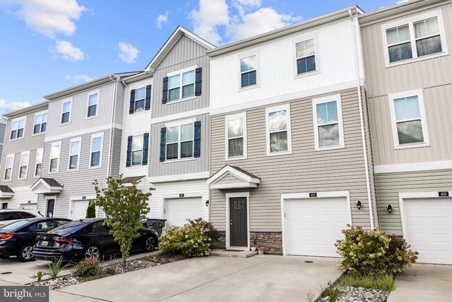 Photo - 402 Honeyberry Ln