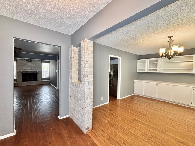 Photo - 7015 Forest Pine St