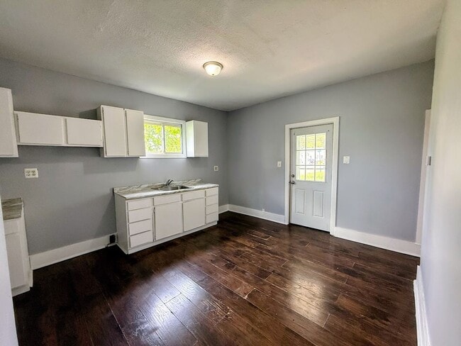 Photo - Large 4 bedroom home available for rent - Canton NE