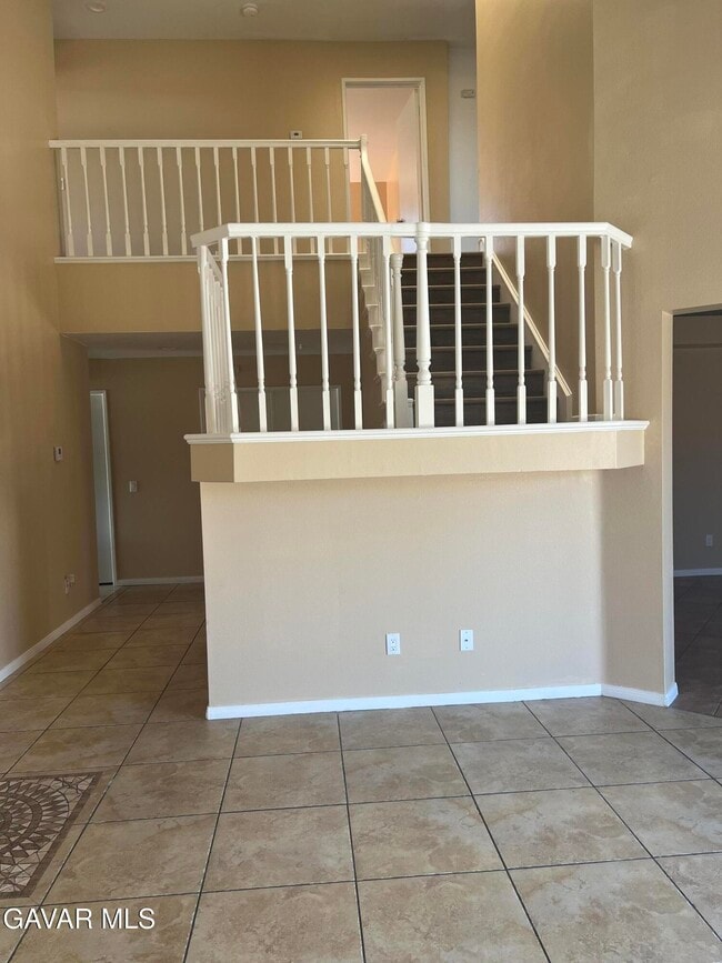 Photo - 325 Rainbow Terrace