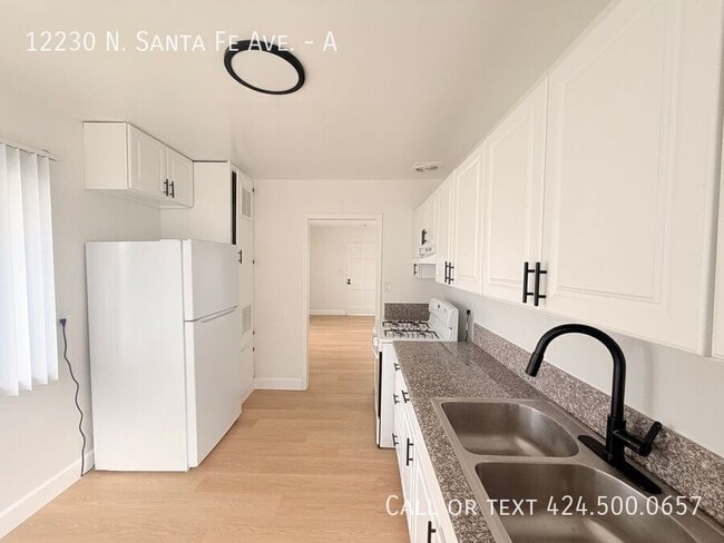 Building Photo - 12230 N Santa Fe Ave Unit A