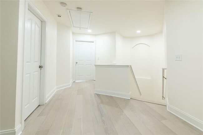 Building Photo - 2070 Cabela Dr