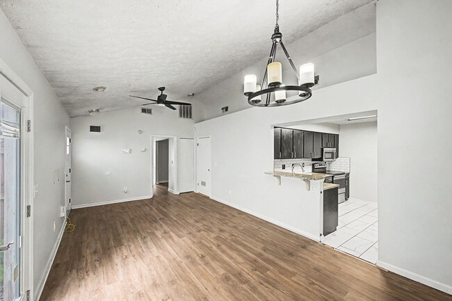Photo - 614 Poplar Pl