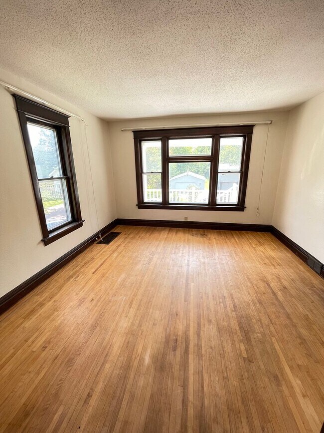Photo - AVAILABLE JULY- 3 Bedroom, 1.5 Bath Home!