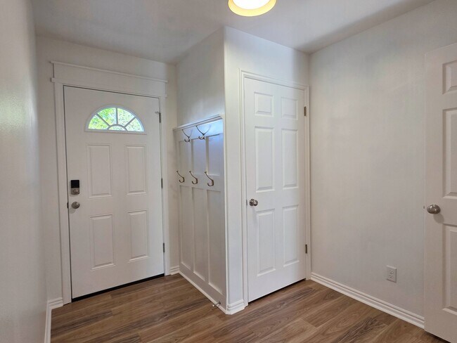 326 N Escalante Dr Unit B
