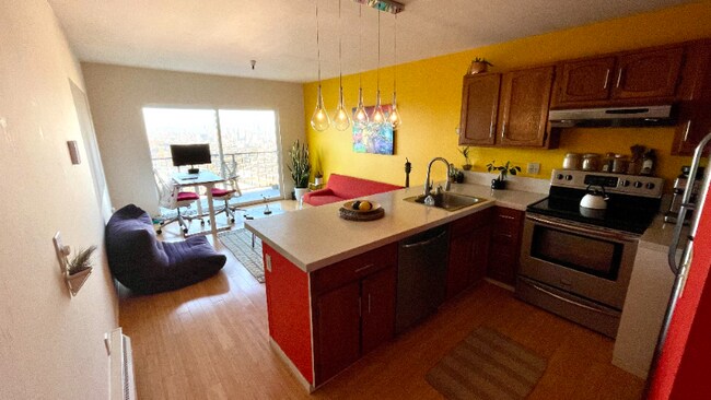 275 Burnett Ave
