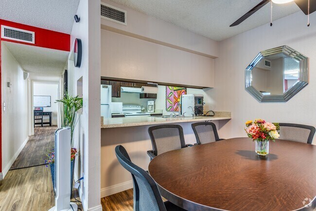 Model 2 BR, 2 BA - 912 SF