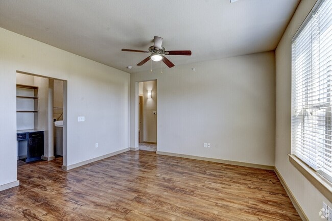 Photo - Light, Bright, Just Right Unit DW2