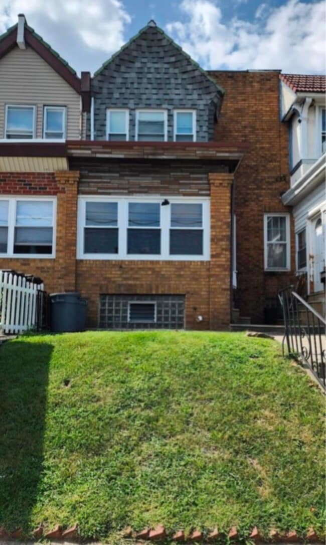 Photo - 1240 Pratt St