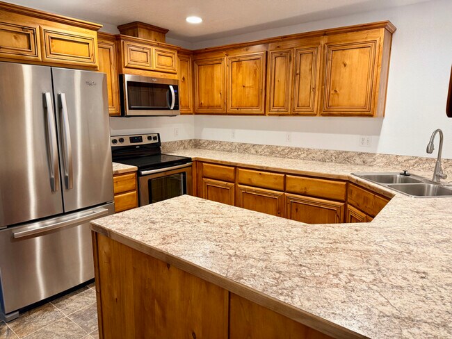 Photo - 1040 E 4th N