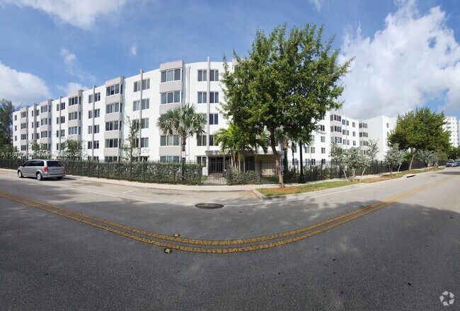 Building Photo - 250 180th Dr Unit 506 Rental