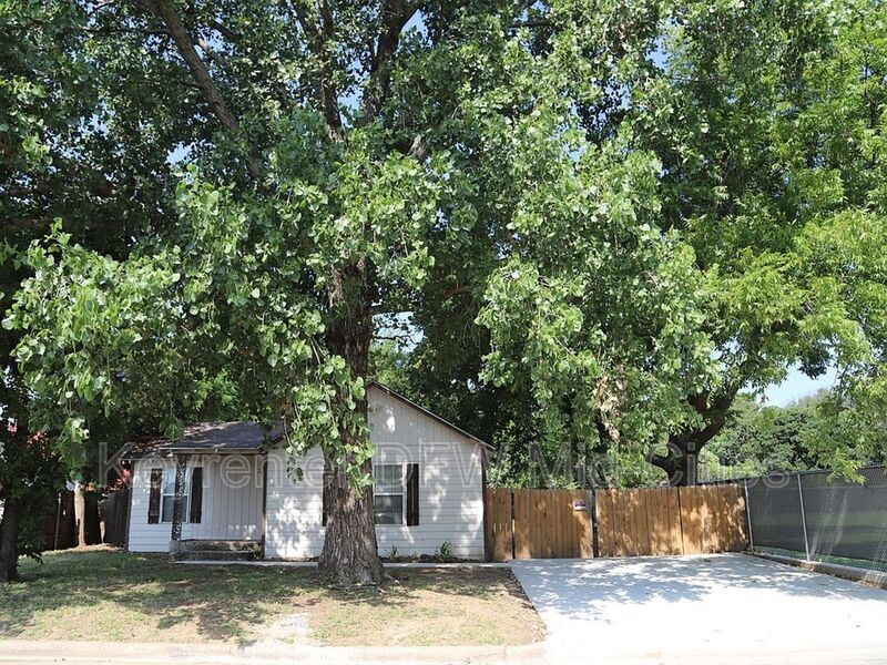 Photo - 313 Worthview Dr House