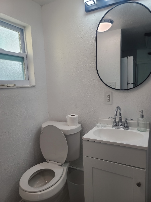 Photo - 2335 Cochran St