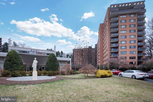 Building Photo - 4201 Cathedral Ave NW Unit 511E